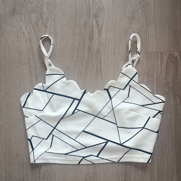 Zaful Tops - Black & White Geometric Pattern Crop Tank Top NWOT